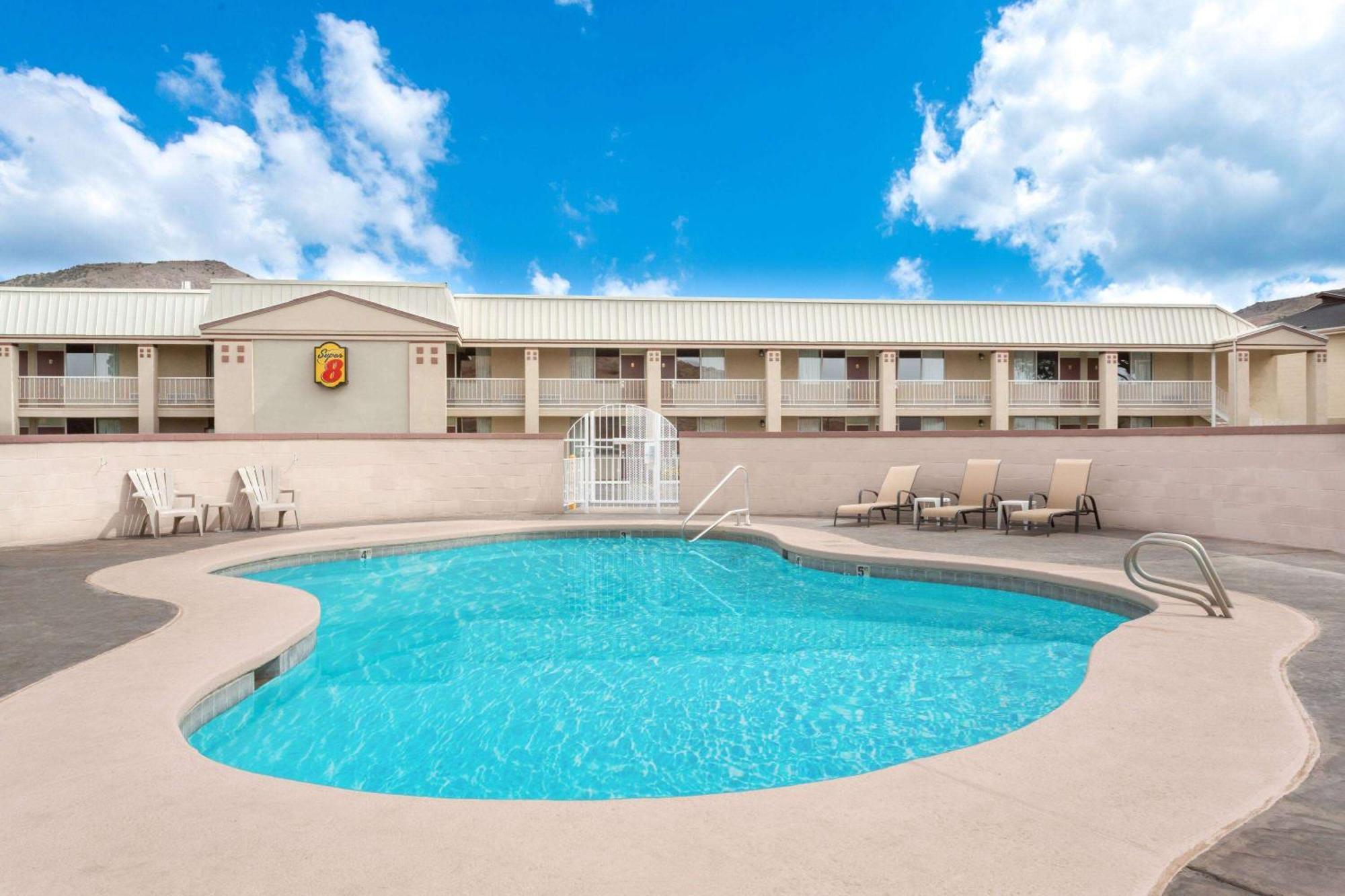 Hotel Super 8 By Wyndham Salina/Scenic Hills Area Exteriér fotografie
