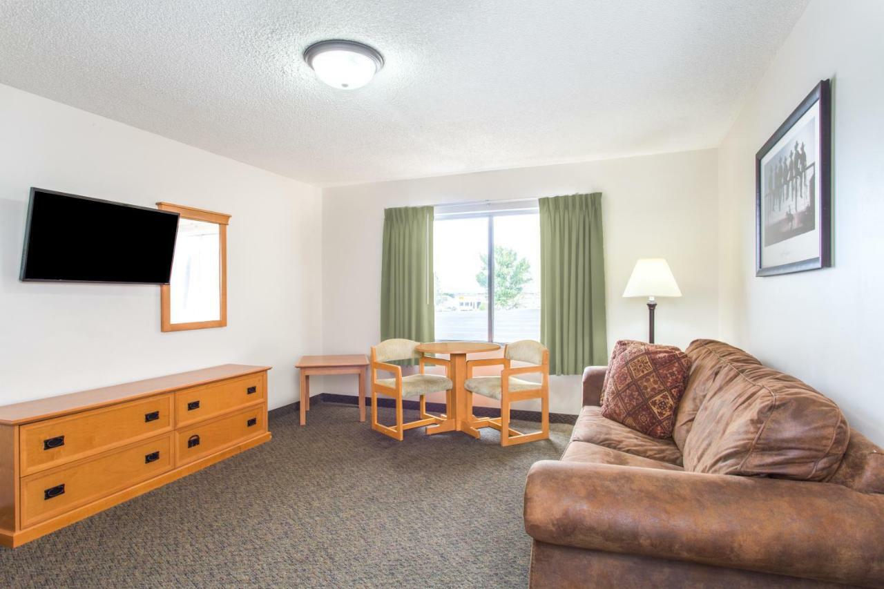 Hotel Super 8 By Wyndham Salina/Scenic Hills Area Exteriér fotografie